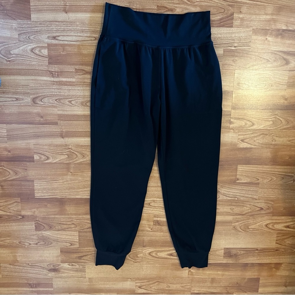 Athleta Salutation Cruise Jogger in Powervita Size Medium Black Stretchy 531288 - Picture 2 of 11